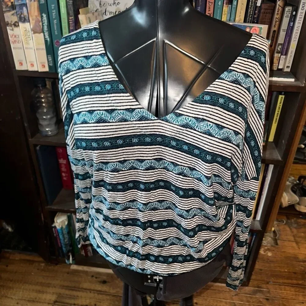 Lucky Brand blue southwest XL long sleeve v-neck top